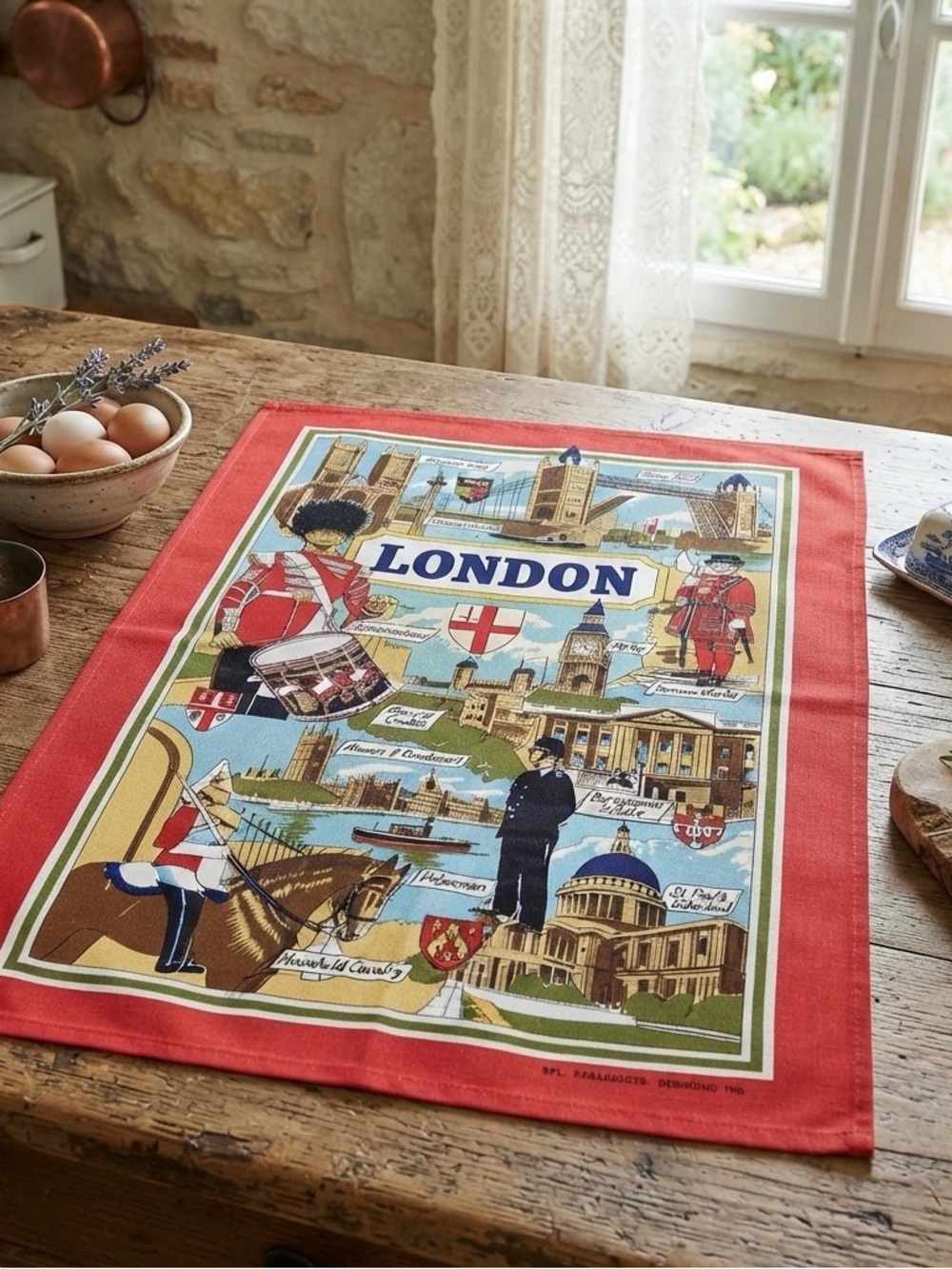 Vintage 1970s London Iconic Landmarks Souvenir 100% Irish Linen Tea Towel